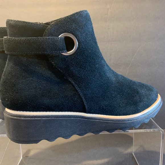 Collection by Clarks Women's NEW Sharon Swing Wedge Black Suede Bootie Size 6.5 - Picture 4 of 5